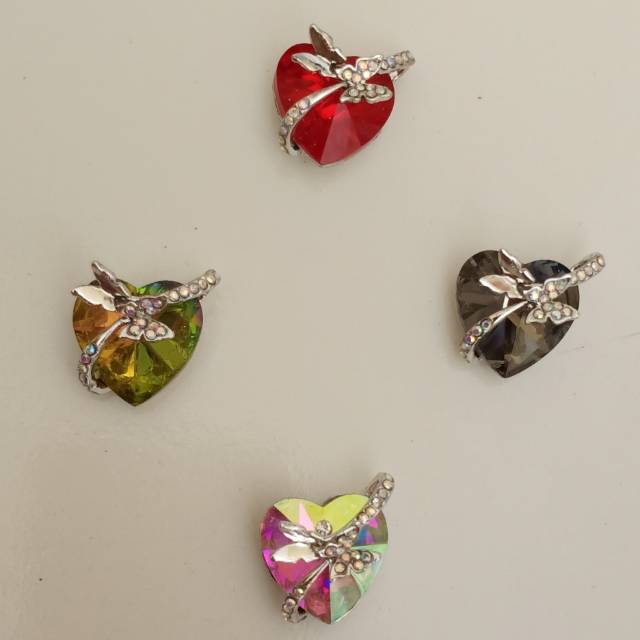Liontin kristal