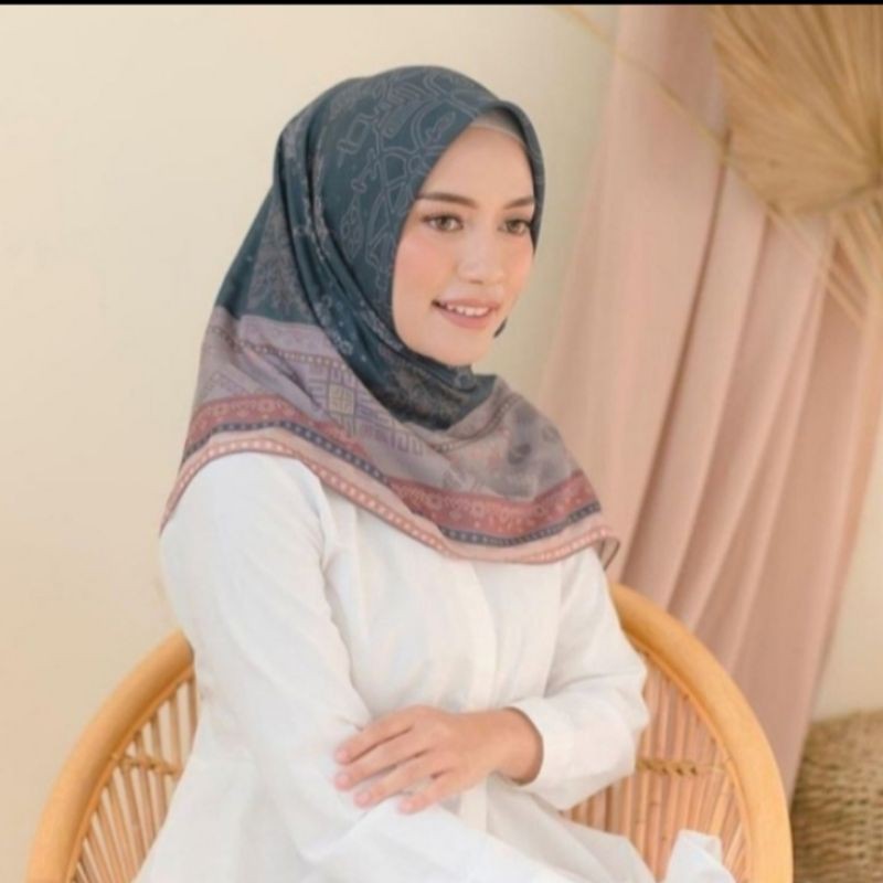 Hijab Segiempat Motif My Lady Jingga Terbaru