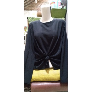 blouse hitam polos