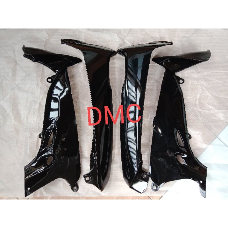 Dek depan/Sayap Luar dalam motor Suzuki Shogun R new /Suzuki Shogun R 110 warna hitam glossy merah b