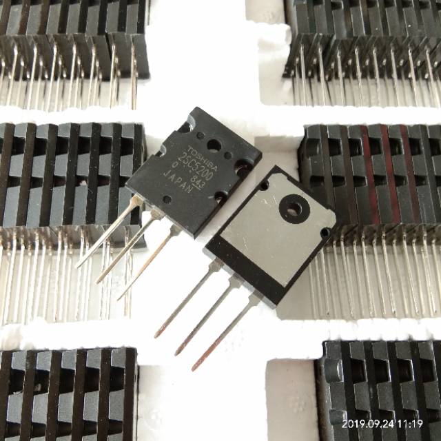 Transistor Toshiba 2SC5200 + 2SA1943 (1SET) TIDAK NEMPEL MAGNET DIFFUSED IN JAPAN ASSEMBLED IN MALAYSIA