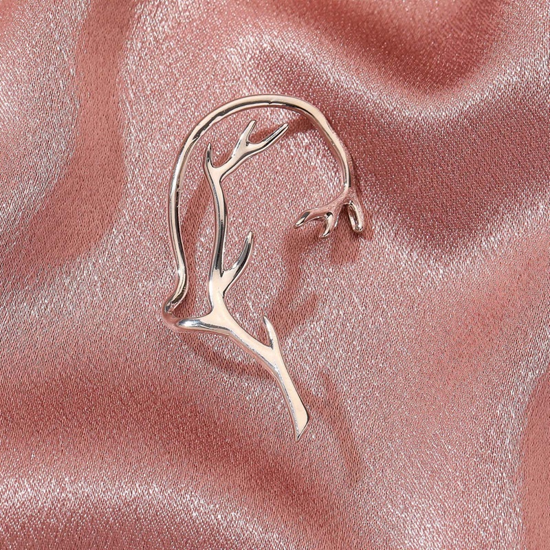 1 Pc Anting Kait Desain Daun Palsu Aksen Kristal Bahan Logam Untuk Wanita