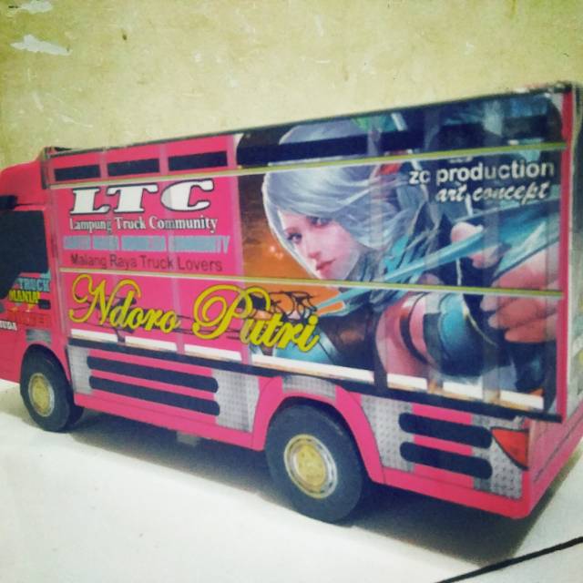 Miniatur truk NDORO PUTRI