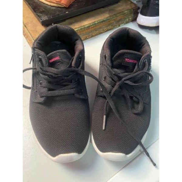 PRELOVE Sepatu hitam/ sepatu sekolah cewek merk TOMKINS  size 35