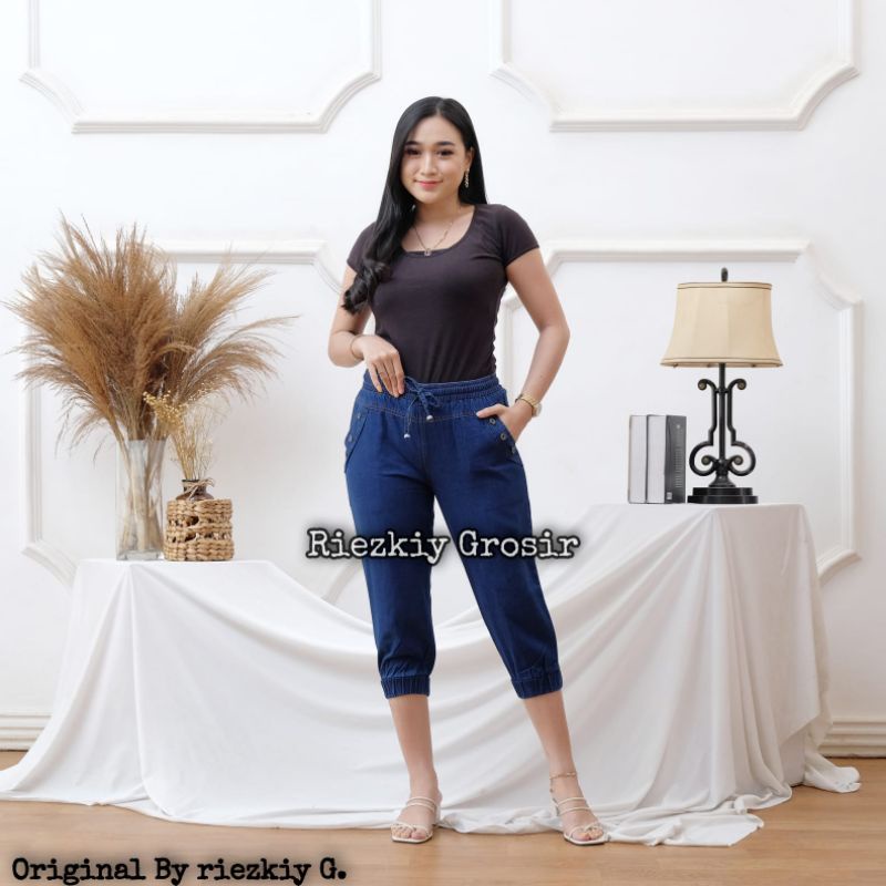 CELANA JOGGER PENDEK JEANS WANITA/CELANA JOGER PENDEK 7/8 CEWEK/CELANA JOGGER PENDEK STANDAR &amp; JUMBO  Celana Jogger Jeans 7/8 Untuk Wanita Dewasa . Celana Pendek Jogger Murah . Jogger Jeans 7/8