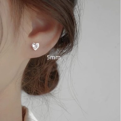 Anting Tusuk Stenless Bentuk Love Zirkon Artifisial Bentuk Hati Warna Stell Gold dan Silver 0,4cm, 0,5cm, 0,6cm, dan 0,8cm