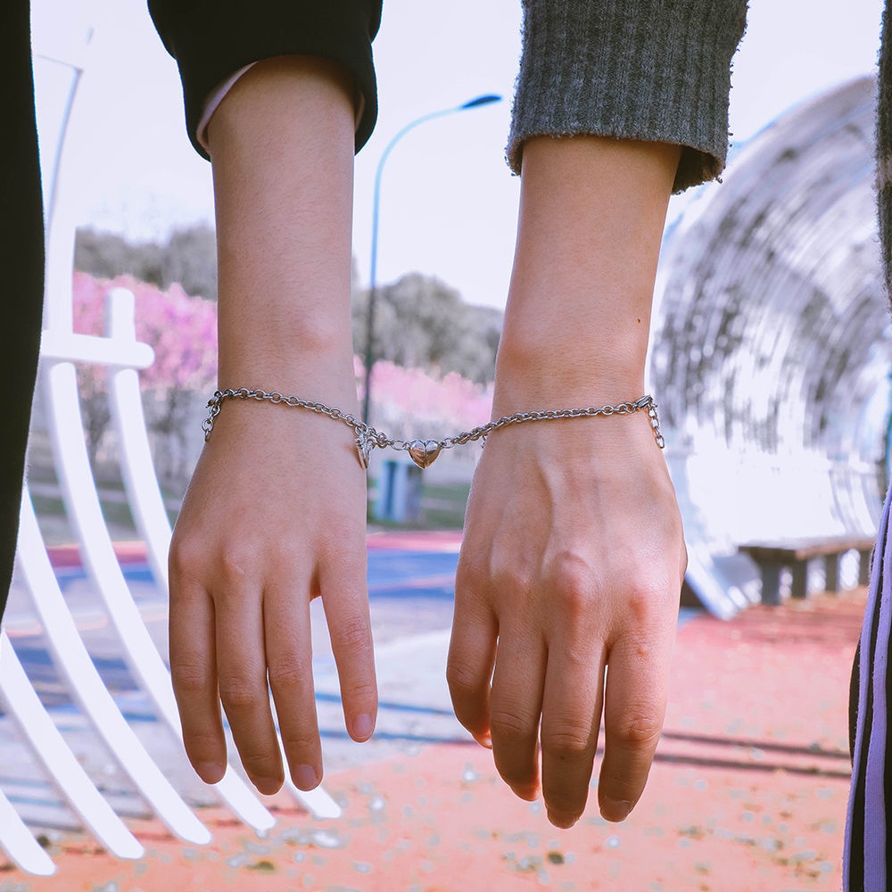 Gelang Rantai Liontin Hati Kunci Magnetik Warna Silver Gaya Vintage Untuk Aksesoris Pasangan