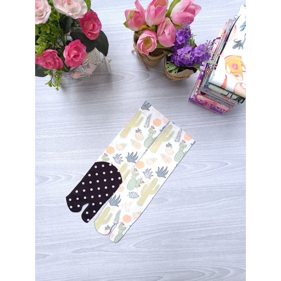 KAOS KAKI PRINTING MUSLIMAH DEWASA VERSI TELAPAK HITAM / KAOS KAKI JEMPOL PRINTING KAOS KAKI MUSLIMAH MOTIF-Motif 1
