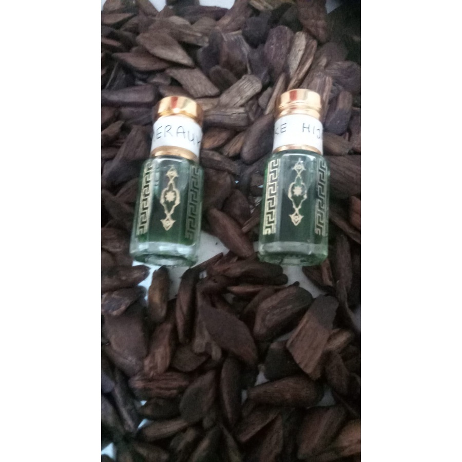 Minyak atsiri Gaharu 1 mili MERAUKE hijau asli penyulingan