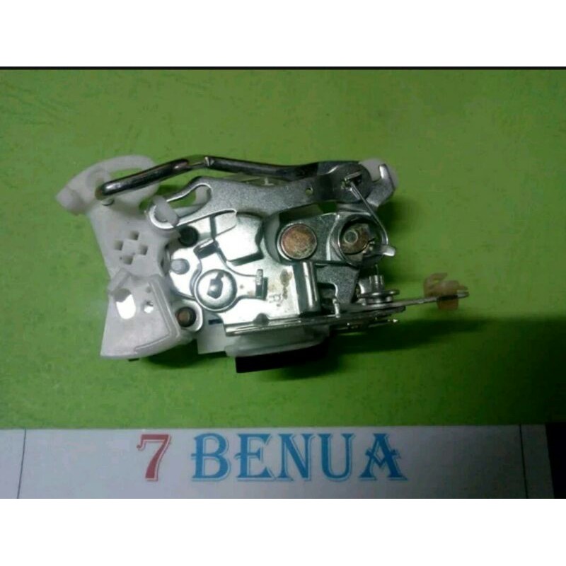 DOOR LOCK/KUNCI PINTU DEPAN SEBELAH KANAN DAIHATSU GRANDMAX