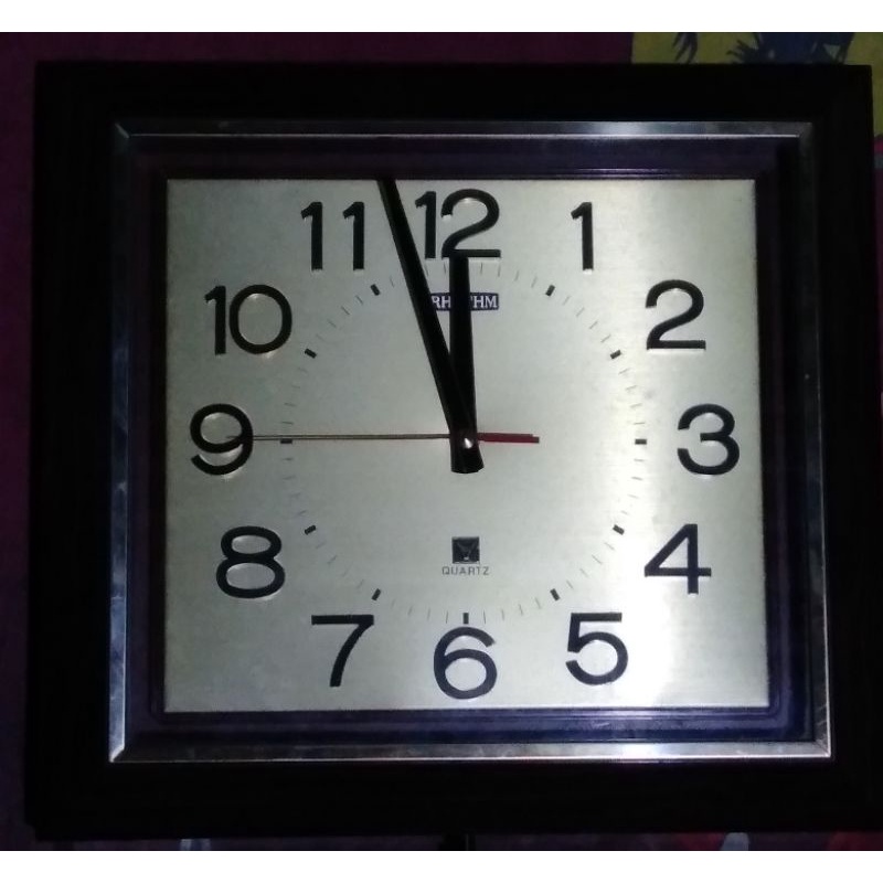 Jam dinding RHYTHM vintage bingkai kayu second/ bekas/ preloved