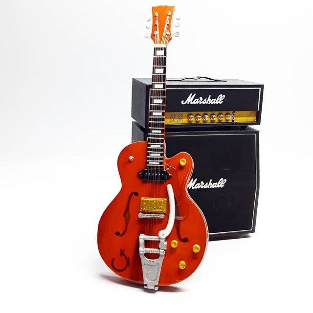 Miniatur Gitar Gretsch dan amplifier Marshall