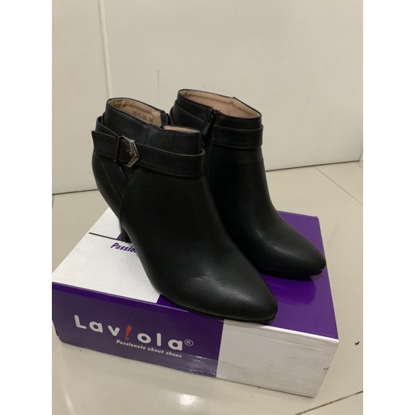 Preloved Laviola Sepatu Boots