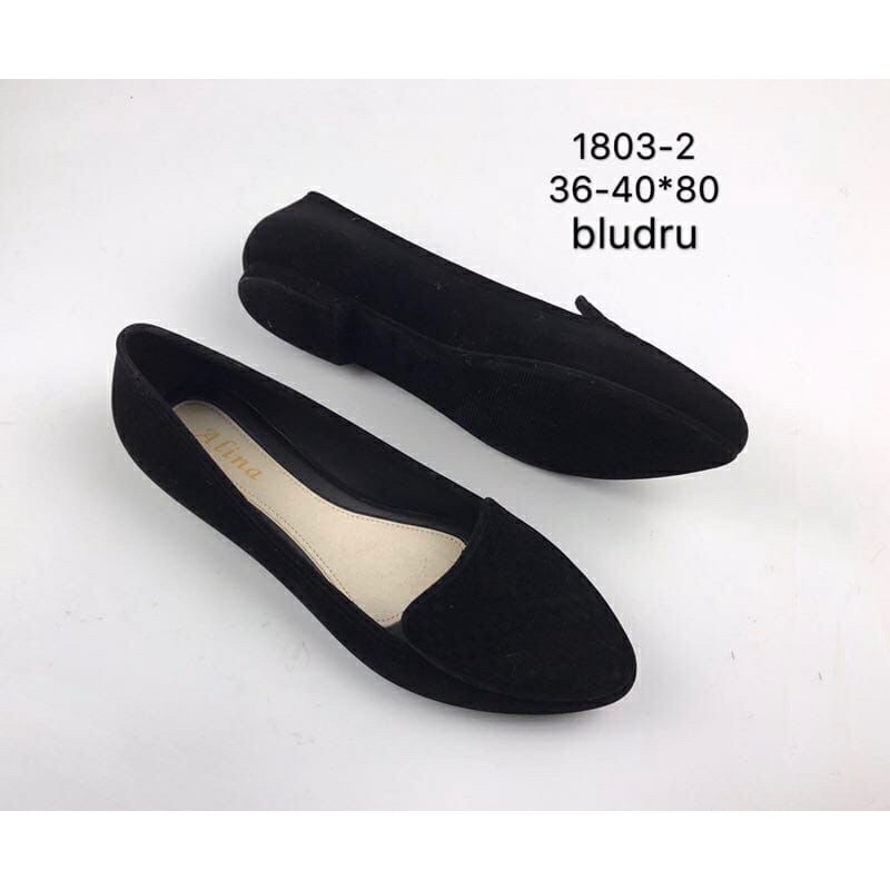 Sepatu Flat Jelly Khusus Hitam ALINA