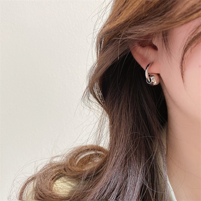Anting Tusuk Bentuk Lingkaran Bahan Metal Gaya Korea Untuk Wanita
