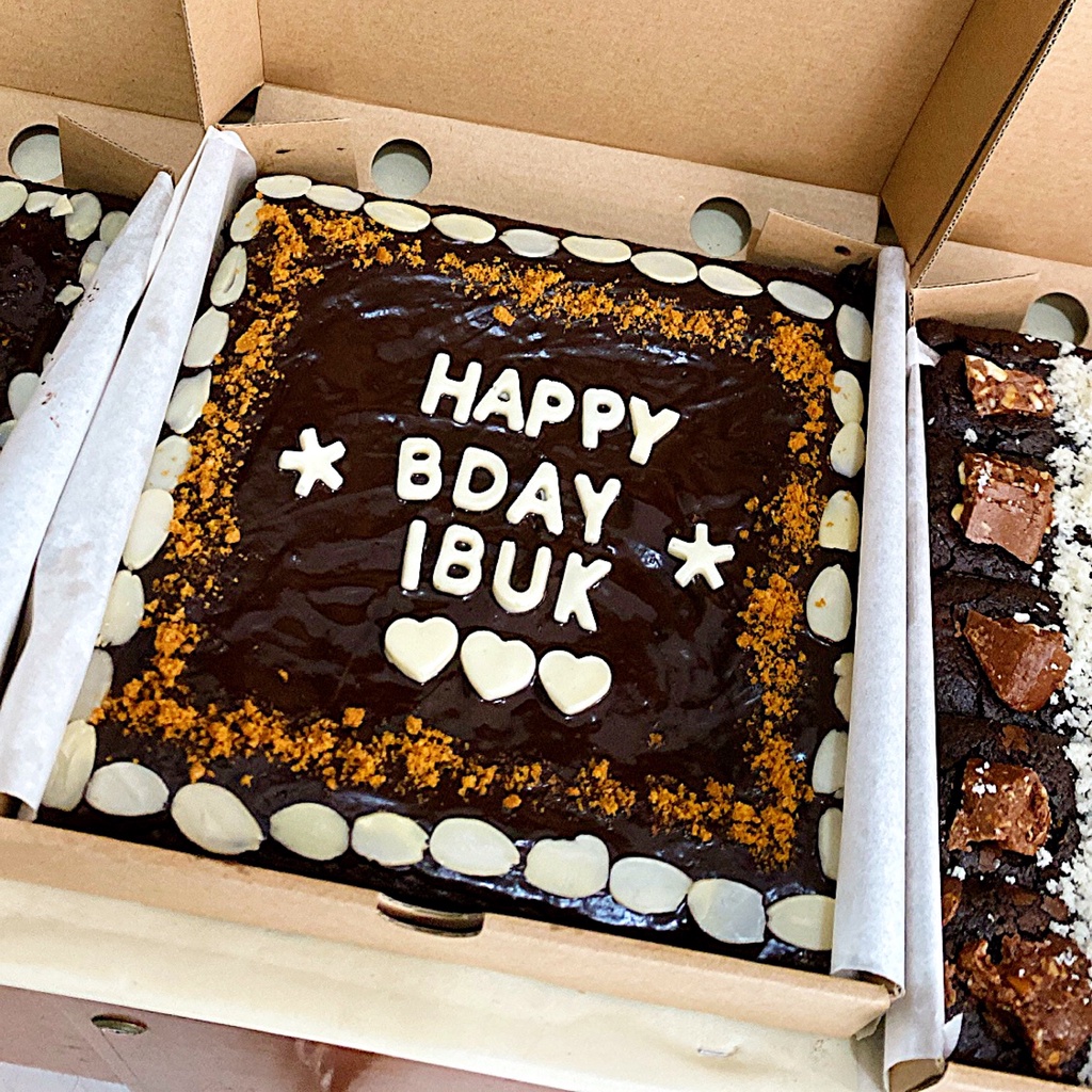 Brownies Bella CUSTOMIZED FUDGY BROWNIES with Personalized Messages II New Year Hampers