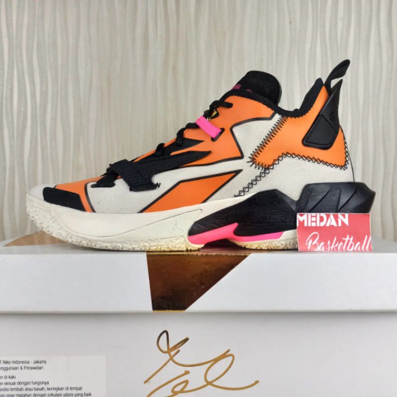 Sepatu Basket Why Not Zero 4 Shattered Backboard