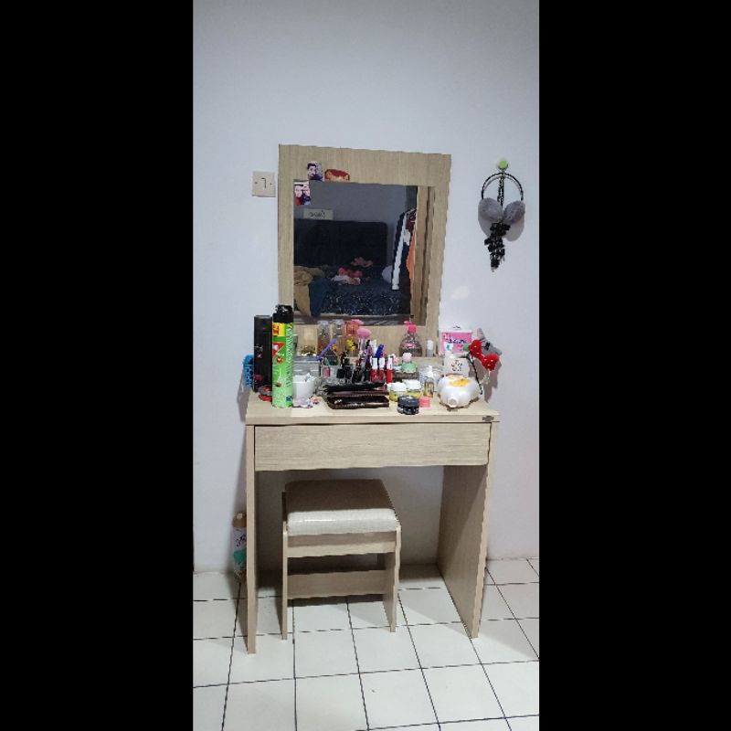 PRELOVED SECOND LIKE NEW MAXY SET MEJA RIAS INFORMA