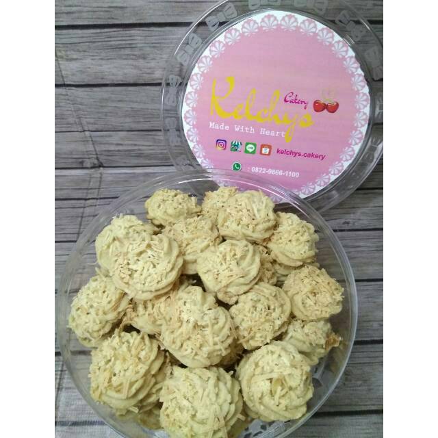 

Kue Kering Sagu Keju Ngeprul Lumer Toples 500gram by Kelchys Cakery