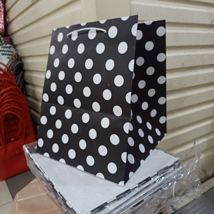 

✨ BISA COD ✨ paper bag nasi kotak 22 polkadot hitam putih isi 12 pcs