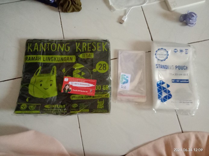 Plastik Standing Pouch / Plastik Makanan Kemasan Berdiri 12x20 Cm