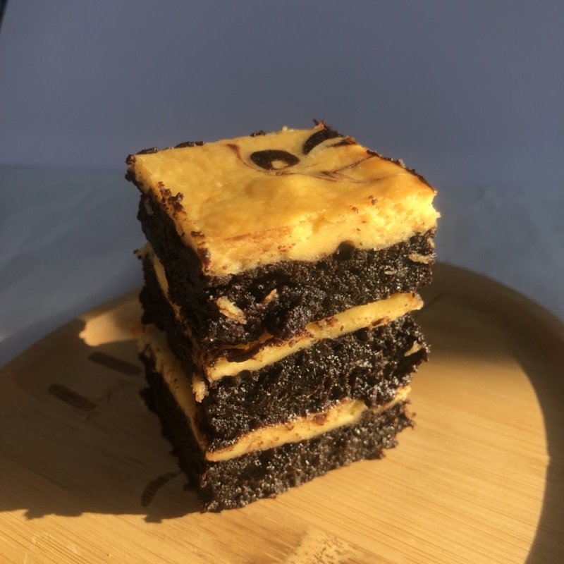 

PREMIUM MARBLE CHEESE CREAM FUDGY BROWNIES | FUDGY BROWNIES KEJU KRIM