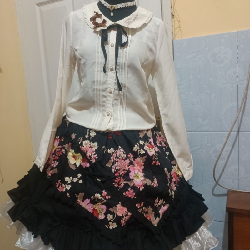 

skirt Bodyline + top Arrow set kawaiii