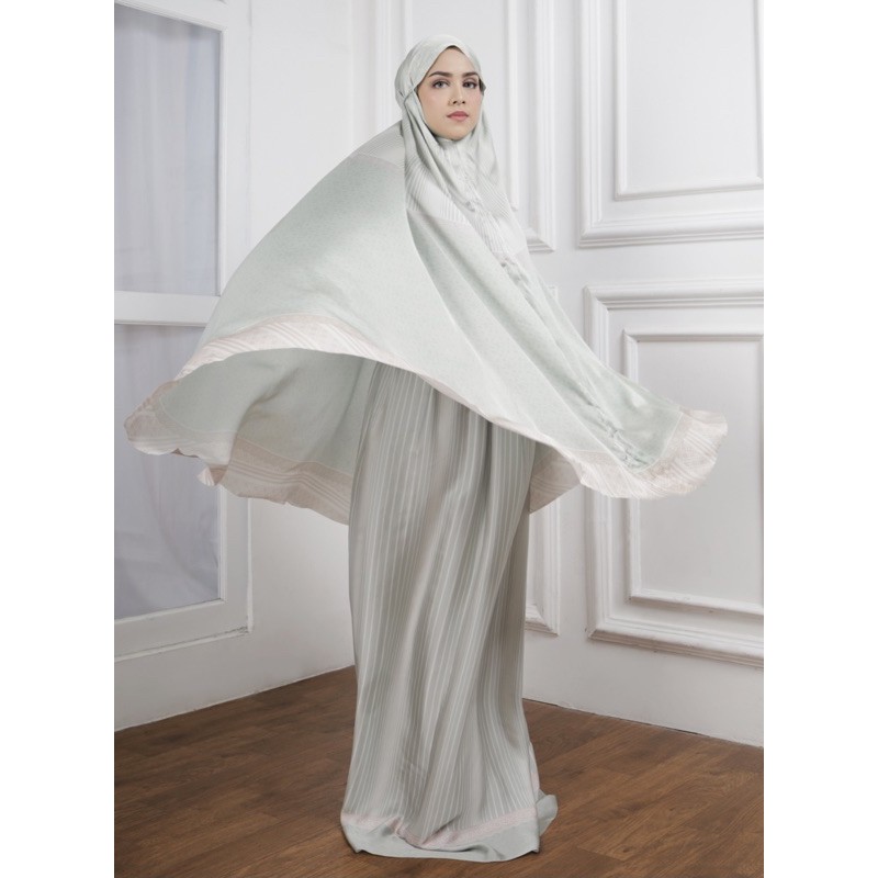 BUTTONSCARVES The Eeman Prayer Robe Buttonscarves