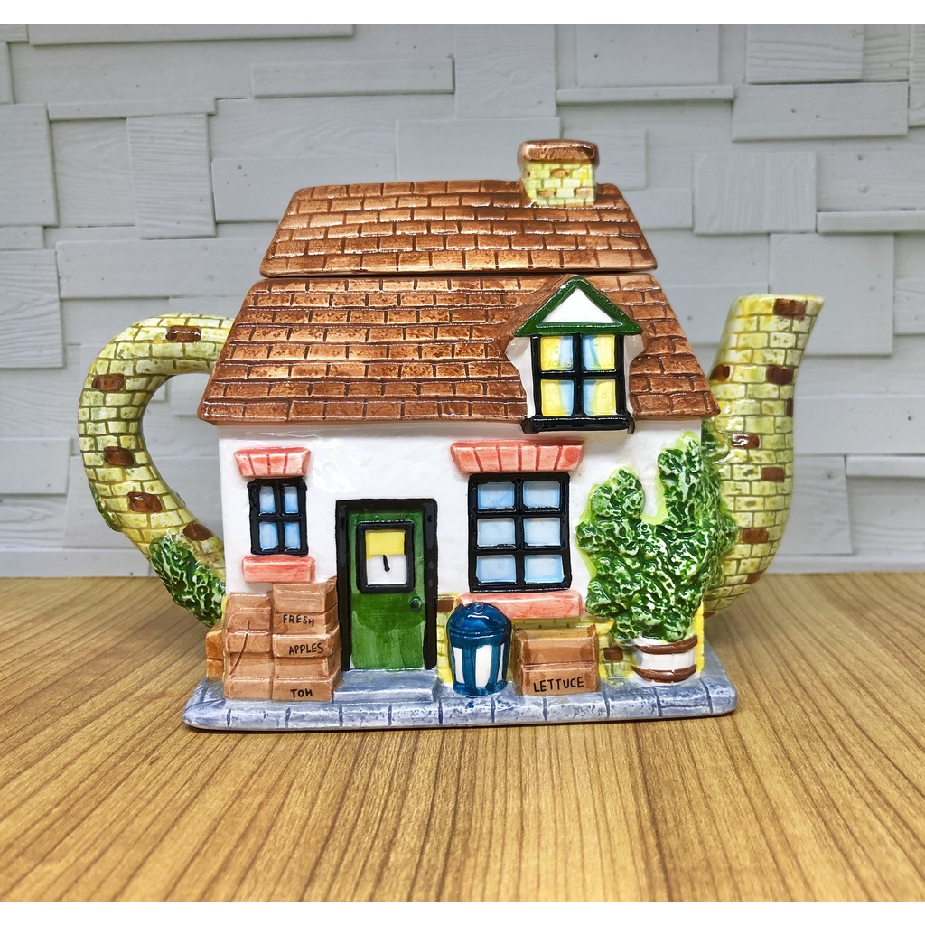 Teko hias bentuk rumah, antik , unik