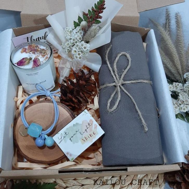 

<I-UII} <♥} Kado Ulang Tahun | Kado Wisuda | Kado Cewek | Hampers Ulang Tahun | Kado Anniversary | Gift Box Scented Candle | Lilin Aromaterapi | Snack Box <siap dikirim}