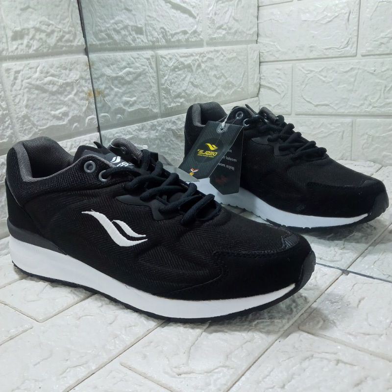 SEPATU   PRIA DAN WANITA DESLE 100% ORIGINAL PHIL HARINGTON