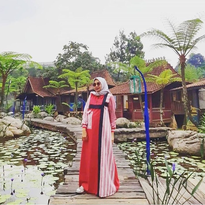 Oxana Red by Evy Susanti