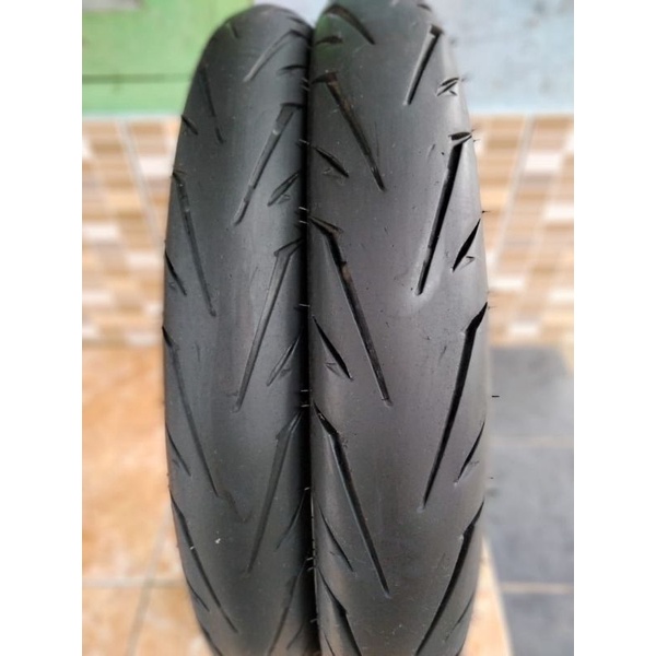 sepasang ban luar tubeles untuk motor bebek