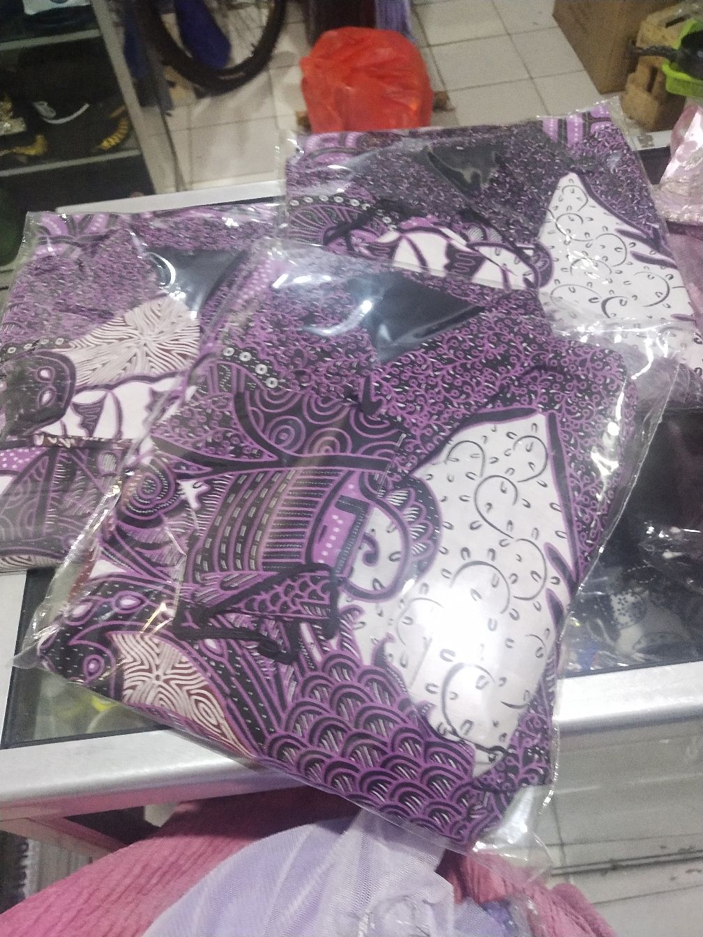 Nugroho Ungu Kemeja Batik Pria Lengan Panjang Lapis Furing Reguler Fit Katun Primisima Batik Solo
