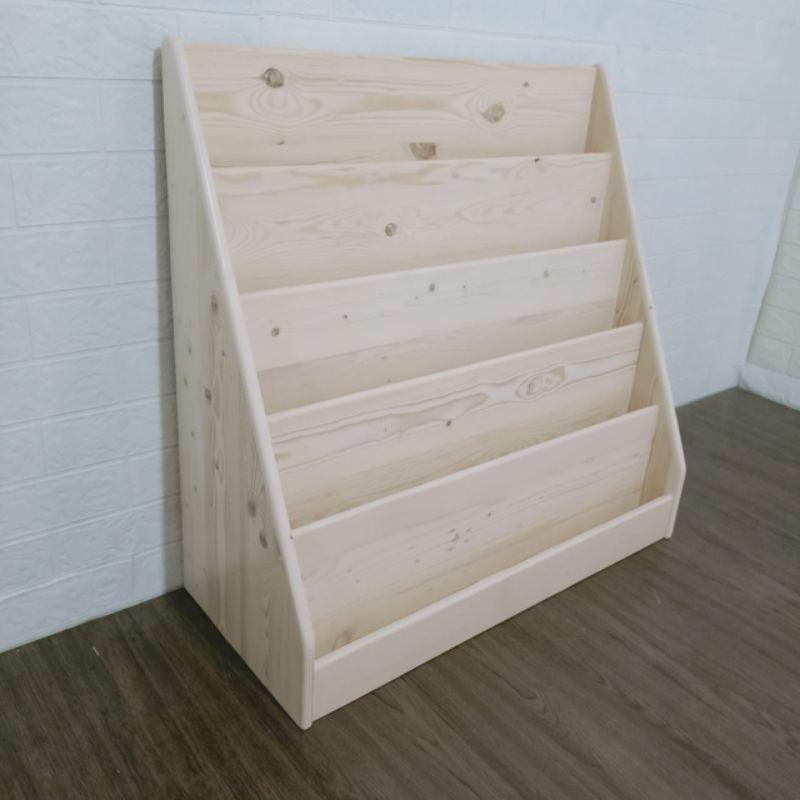 rak buku display , rak kayu display , rak buku kayu - Rak buku miring 5 susun