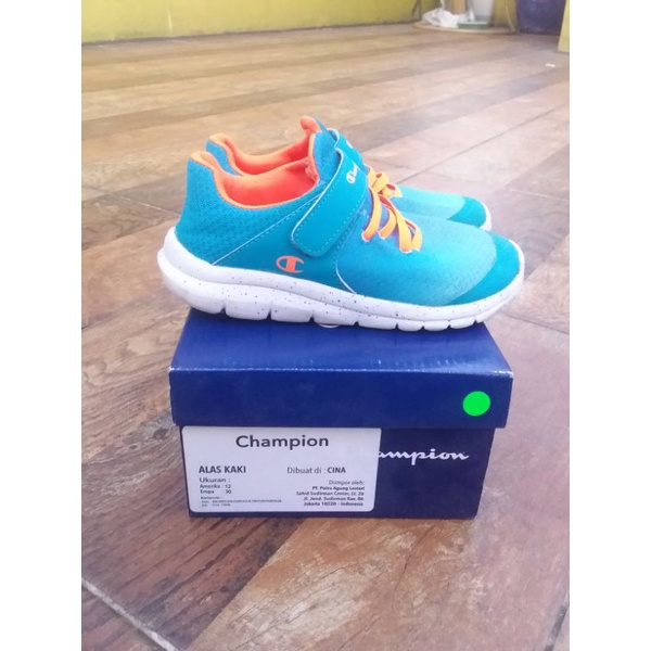sepatu anak champion