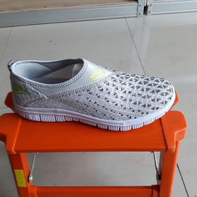 Sepatu Nike Slop, Sepatu Nike Slip On Tanpa Tali