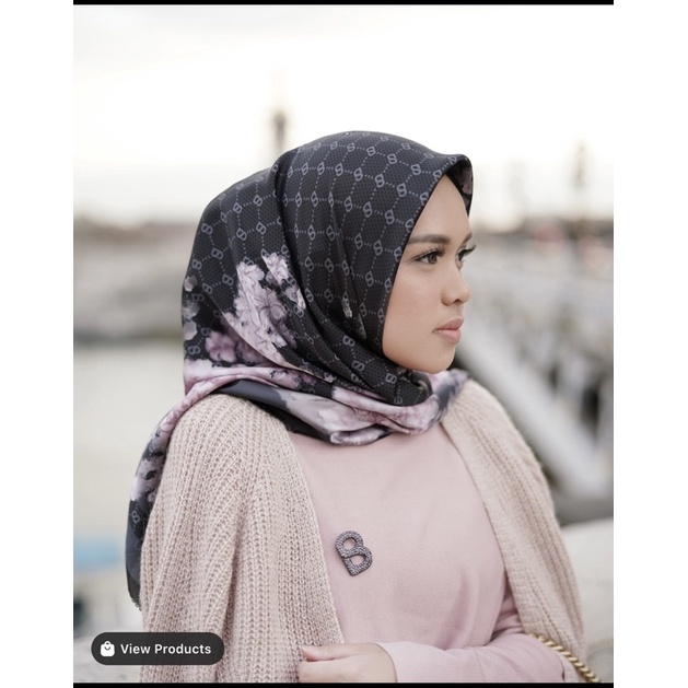 HYDRANGEA NOIR BUTTONSCARVES