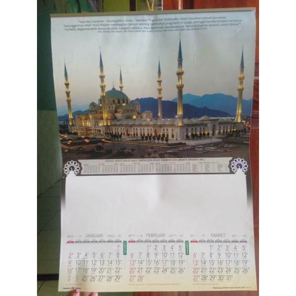 

kalender dinding triwulan motif Masjid