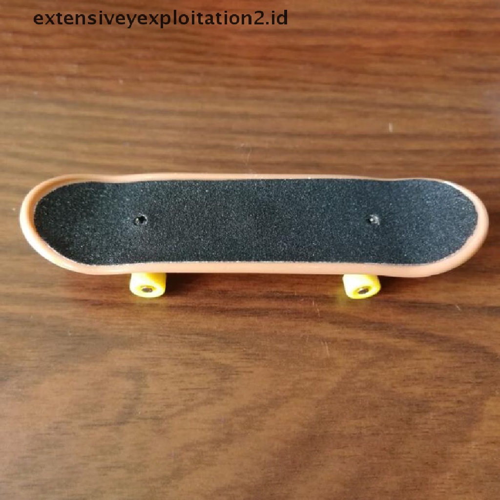 (Hotter) 1pc Mainan Skateboard Jari Mini Warna Random Untuk