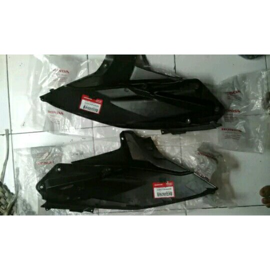 COVER SAMBUNGAN BODY VARIO 125 TECHNO OLD HARGA SATUAN ORI AHM
