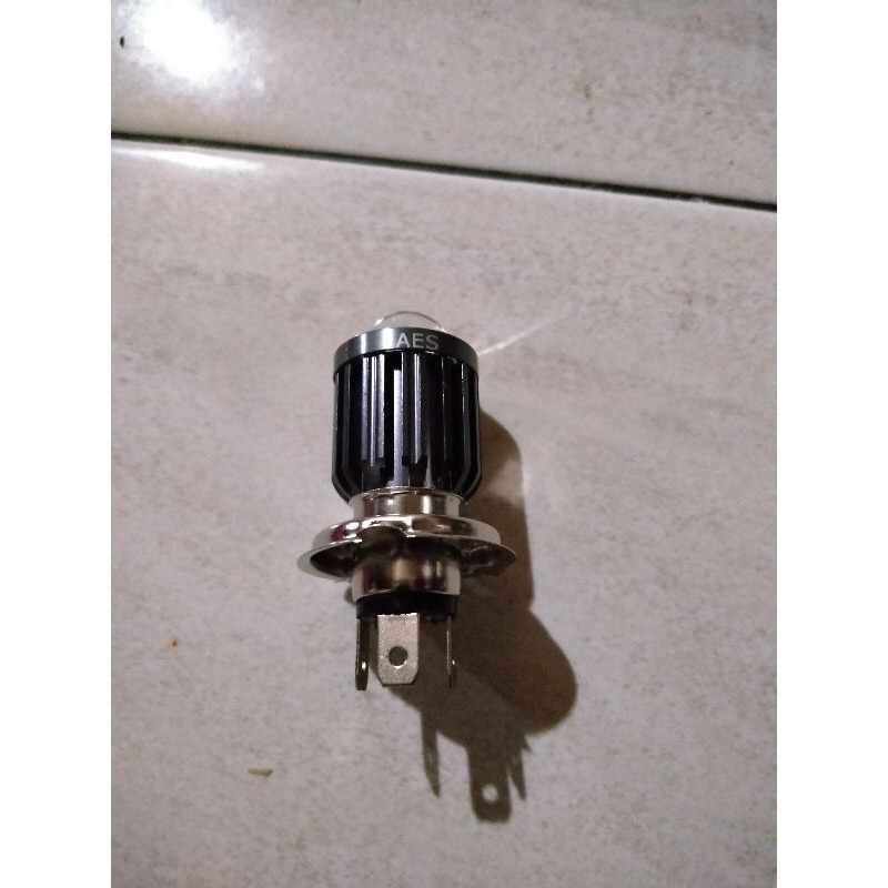 lampu 2 warna, dekat kuning jauh putih dan 1 warna putih type socket h4 bisa untuk motor dan mobil
