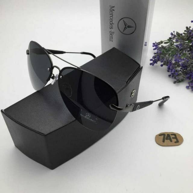 Kacamata Mercedes Benz