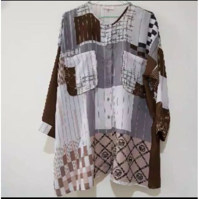 Ukara top Ria Miranda