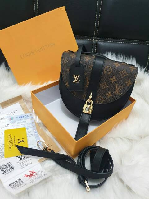 Tas Lv semprem uk. 20 x 4 x 18 (FREE BOX + DUSTBAG + RECEIPT HK)