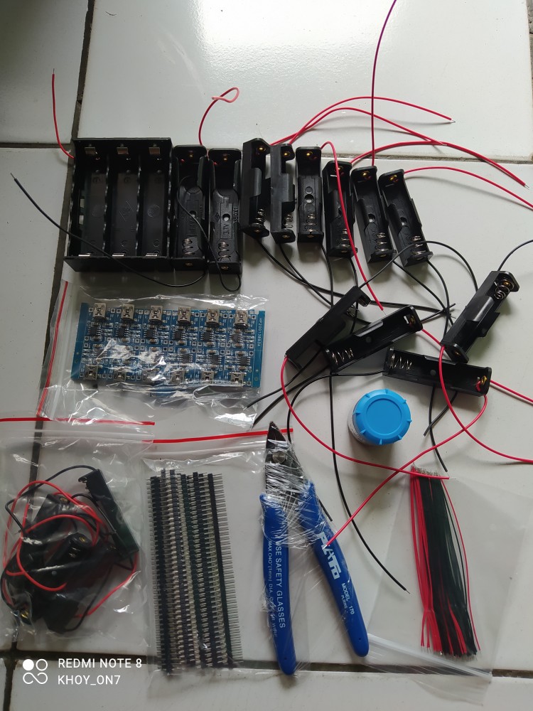 Kotak Penyimpanan Baterai Aaa 1 Slot 1.5v Bahan Plastik Dengan Kabel