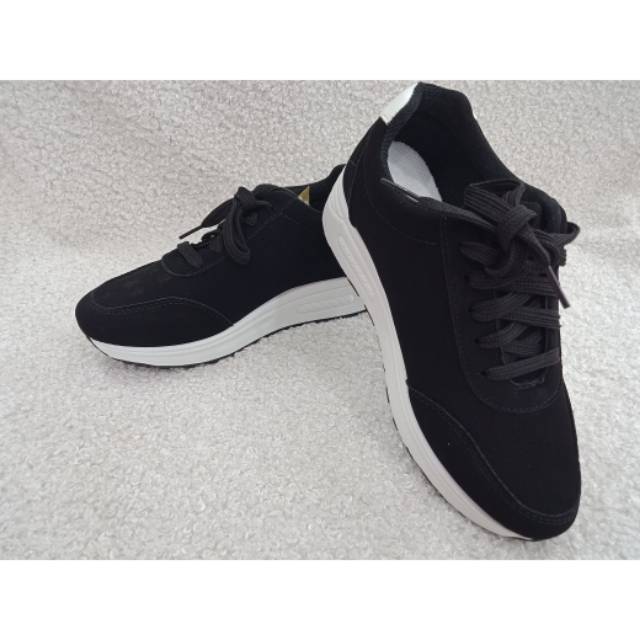 Sepatu fashion wanita hak dalam