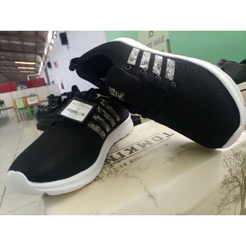 Sepatu Tomkins Florence Beta