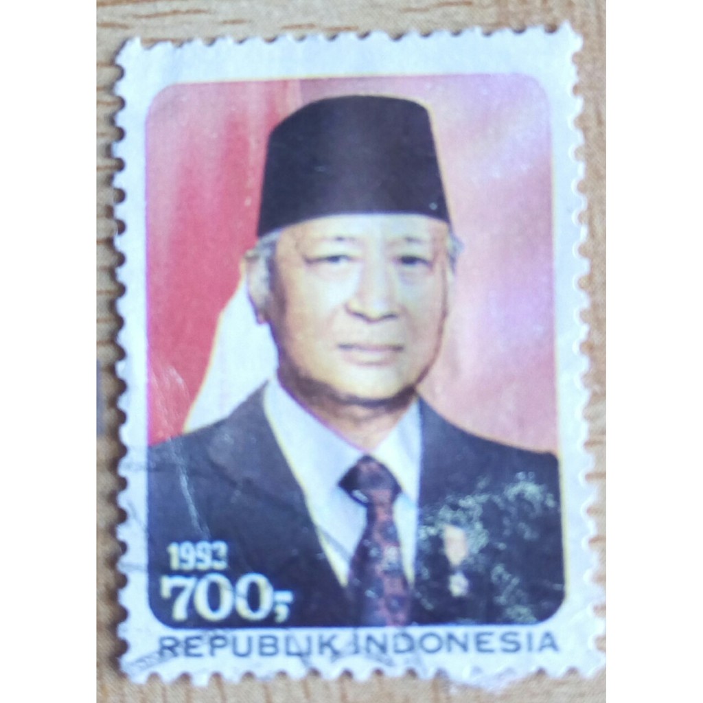 

Perangko Indonesia Pak Soeharto Rp 700 Tahun 1993