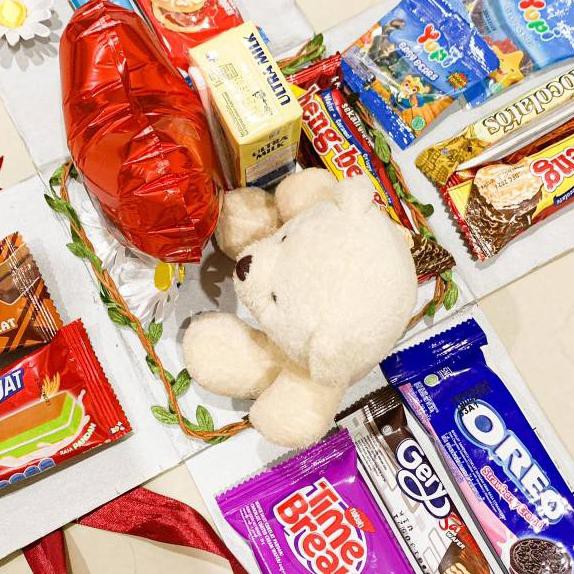 

Explosion Box Snack With Doll Murah (buket snack&balon) , Surprise Box (hadiah kejutan/kotak hadiah)